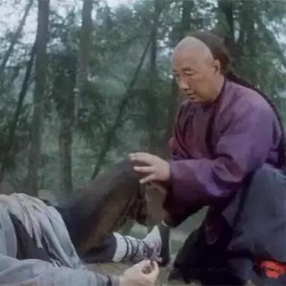探讨最强组合:在多英雄对战环境中,龙之剑圣哪个搭档组合能力最强大?