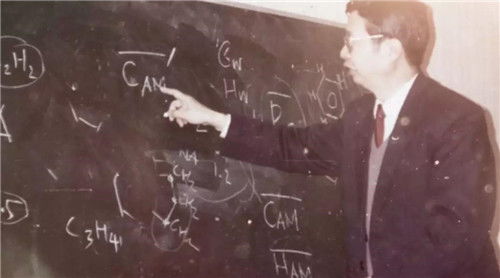 (叩门啥意思)叩门怨：点灯2带来的故事内容，猎奇心理盛宴