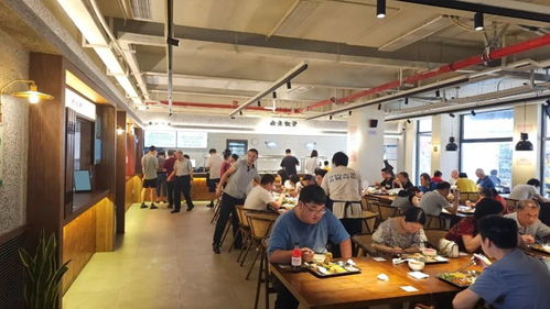 为方便干部职工，每天数百人到县政府食堂就餐，打造有温度的'政务中心'，提升工作效率及员工满意度