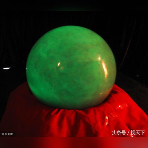 迷失暗室:有部游戏要拿手电筒照着打的刺激冒险