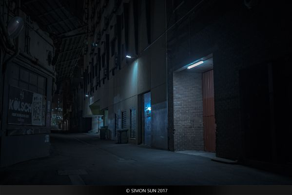 《黑暗之光:微光城市》- 光明之中的黑暗：微小城市中隐藏的秘密