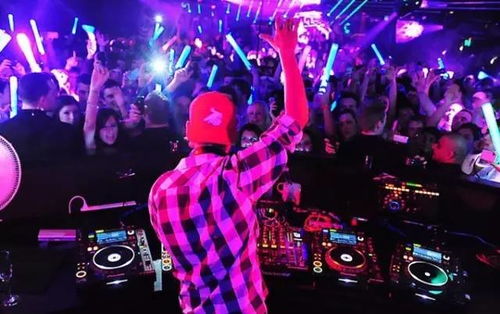 用于交友社交的群欢派对夜，让您尽情享受友谊和欢乐的狂欢时刻