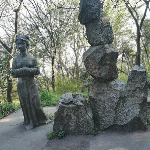 (顽石点头什么意思)顽石点头下一句是什么？解读这句成语的深刻含义与应用场景