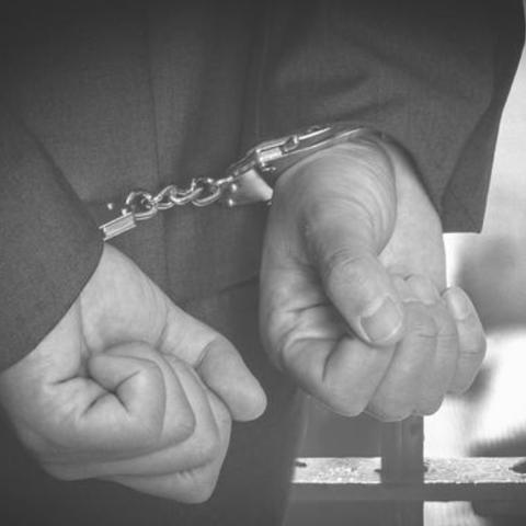 (女狱警的报应来了)精彩刺激：女狱警麻辣身手，电视剧免费观看火爆热播